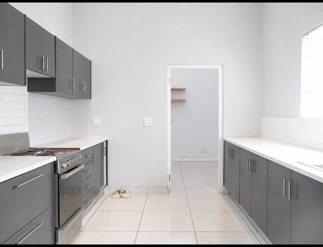 2 bed property to rent in WOODSTOCK